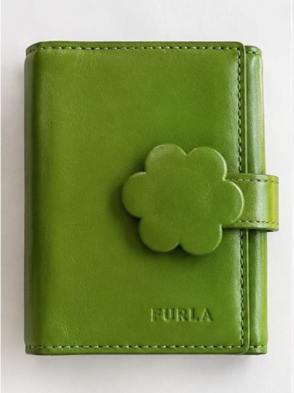 Vintage Furla Green Leather Flower Wallet Made In Italy Y2K Compact Bifold Rare - Picture 1 of 7